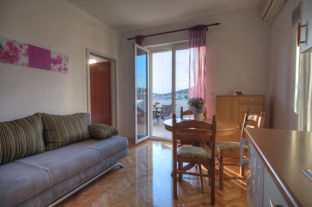 Apartments Irena Jezera Quarto foto